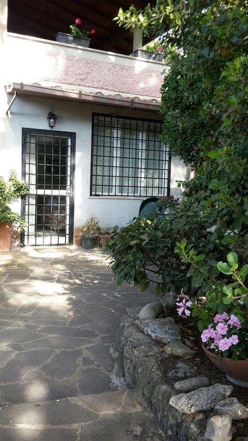 Bed&Breakfast "Fiorella" Sul Lago Castel Gandolfo Dış mekan fotoğraf