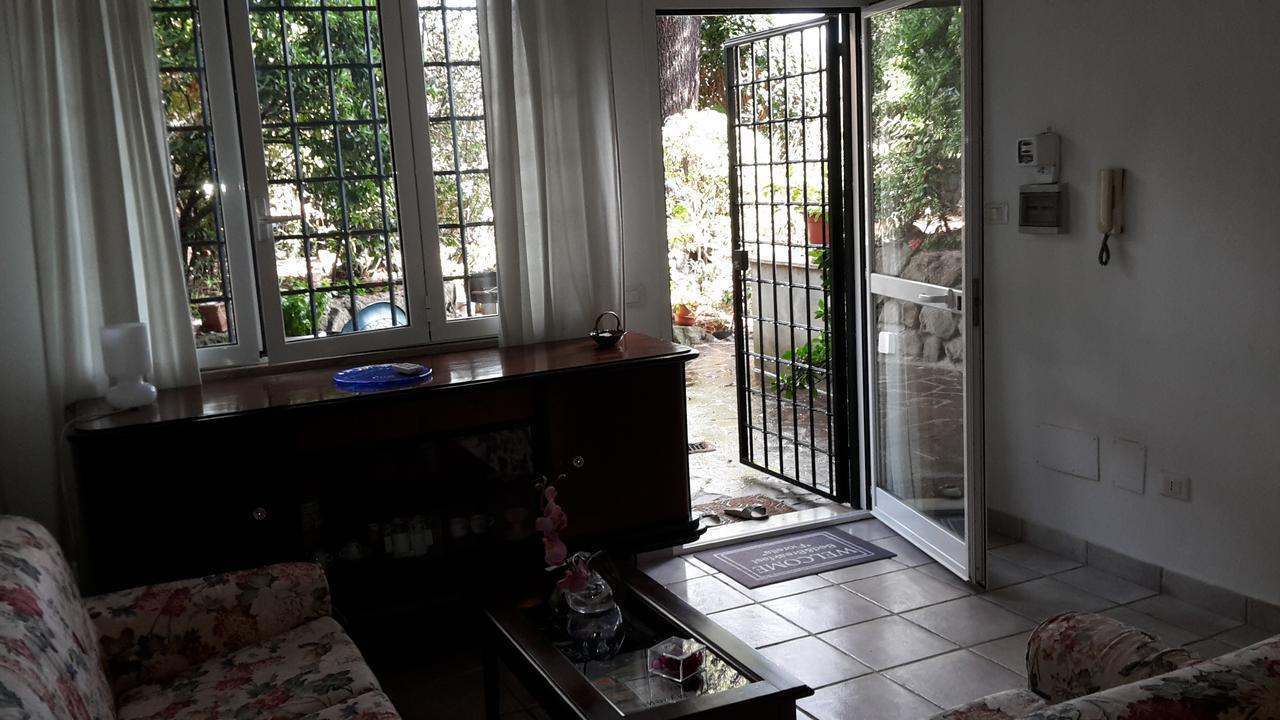 Bed&Breakfast "Fiorella" Sul Lago Castel Gandolfo Dış mekan fotoğraf